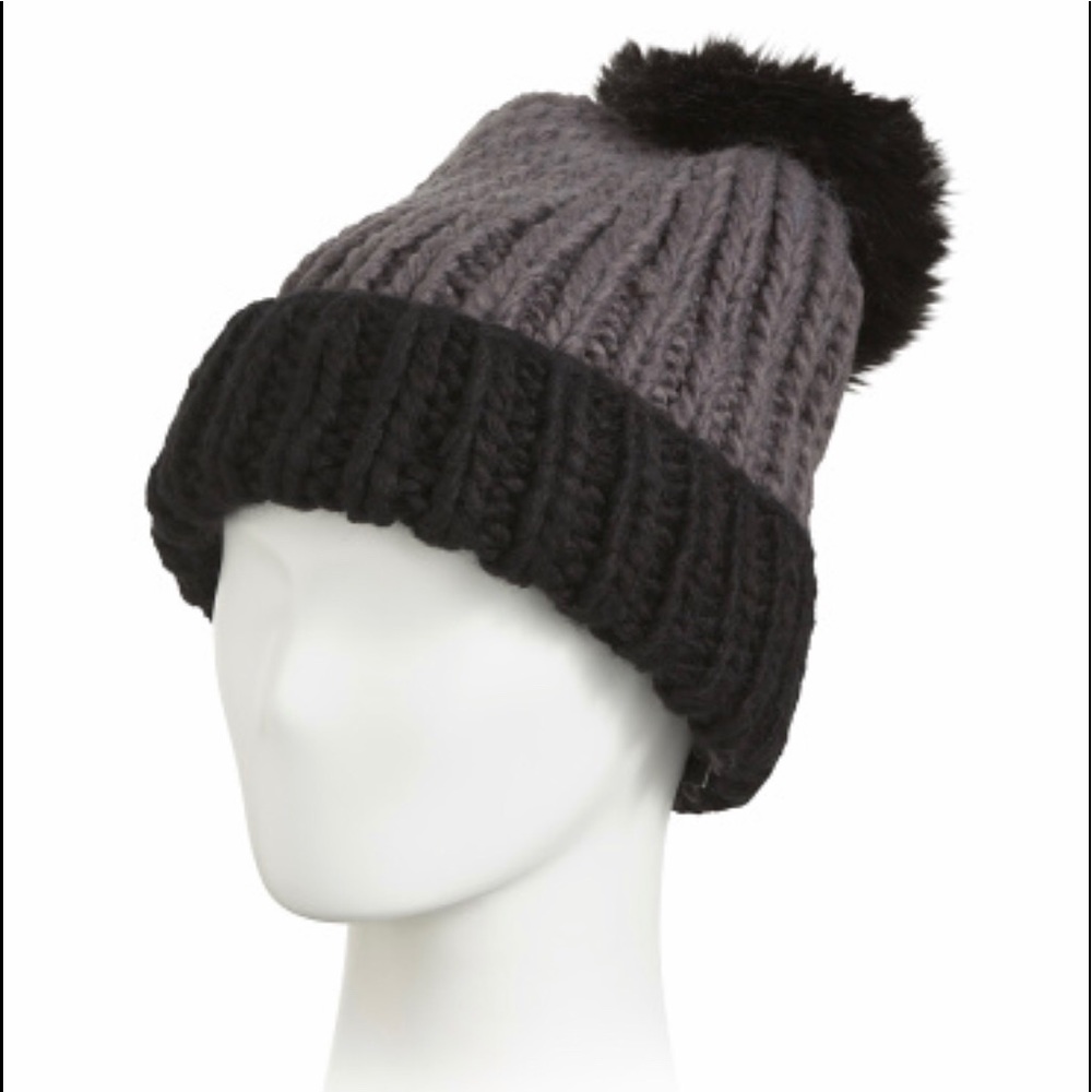 LAST ONE! KYI KYI Chunky Knit Hat with Faux Fur Pom